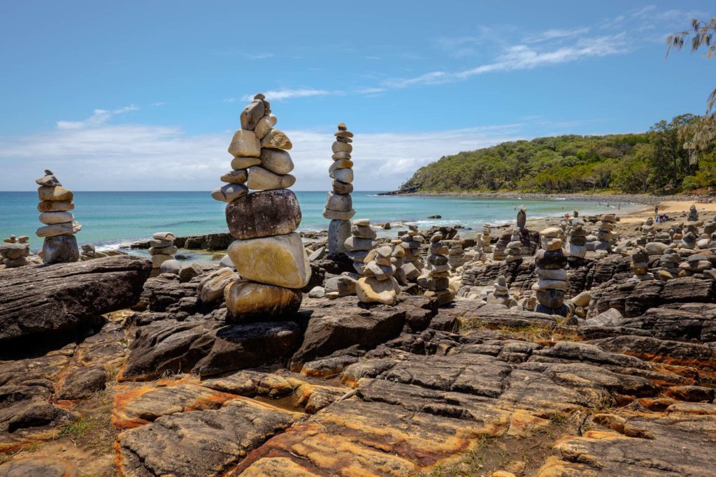 Stacked stones at Tea Tree Bay, Noosa parc, Australia