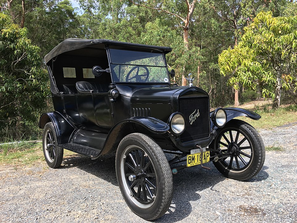 960px-1925_Ford_Model_T_touring