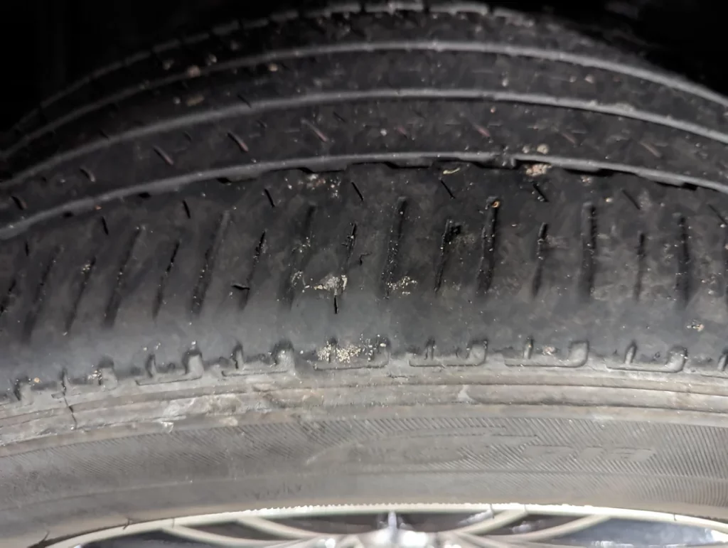 tyre with outer edge wear