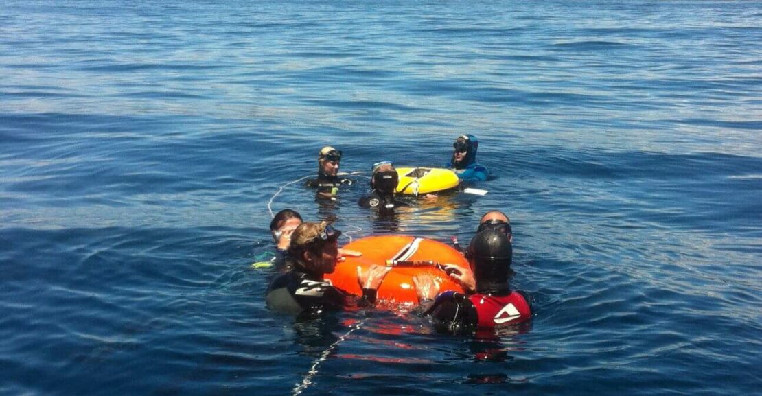 Freedivers-on-Busy-Float