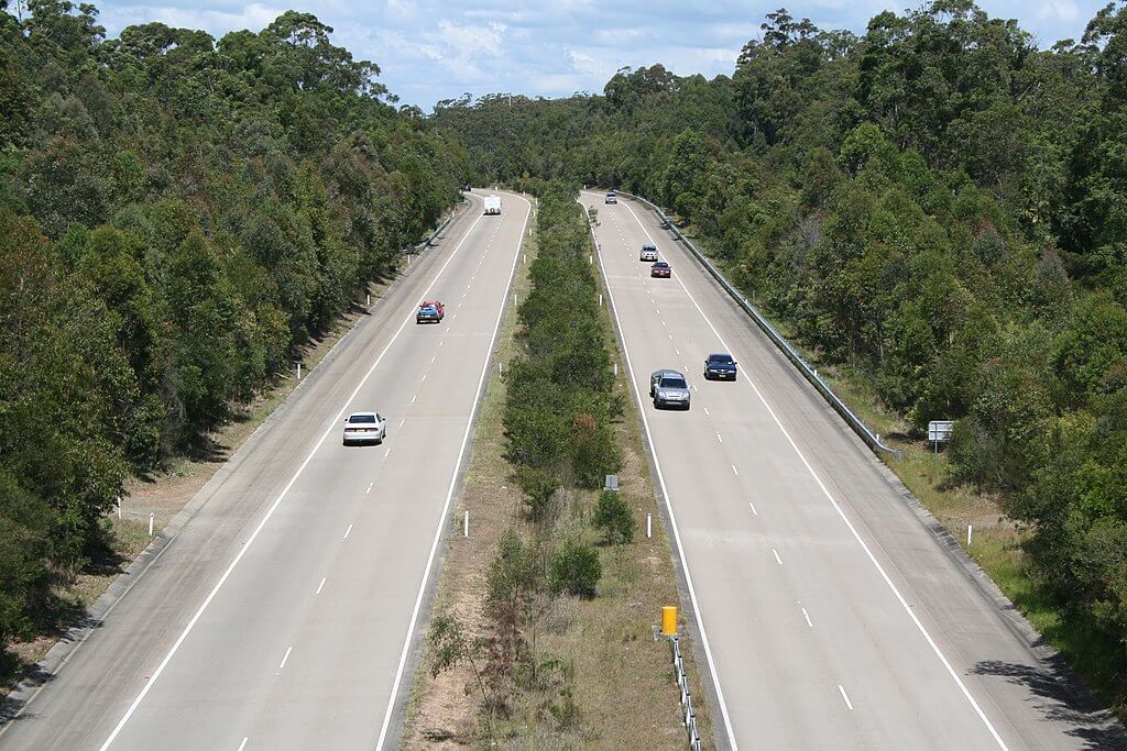 Pacific_Highway_from_Wattley_Hill_Road_-_panoramio_-_Rob_Freijs (1)
