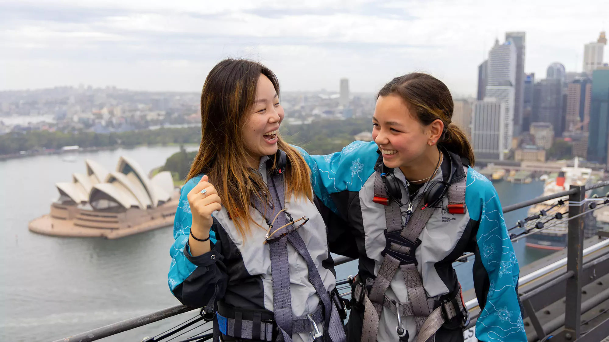 bridgeclimb-sydney-mandarin-climb-hero-mother-daughter