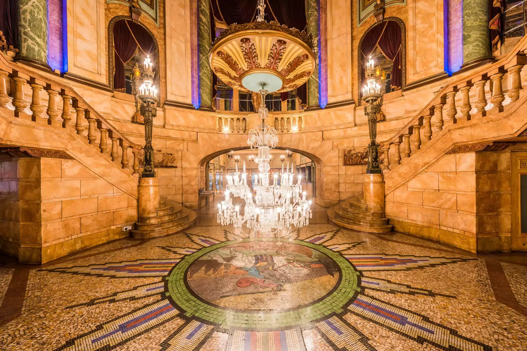 state-theatre-chandelier